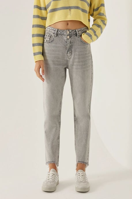 High Waist Mom Fit Jeans - Image 2