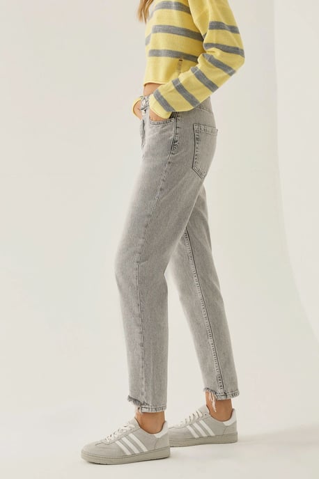 High Waist Mom Fit Jeans - Image 3