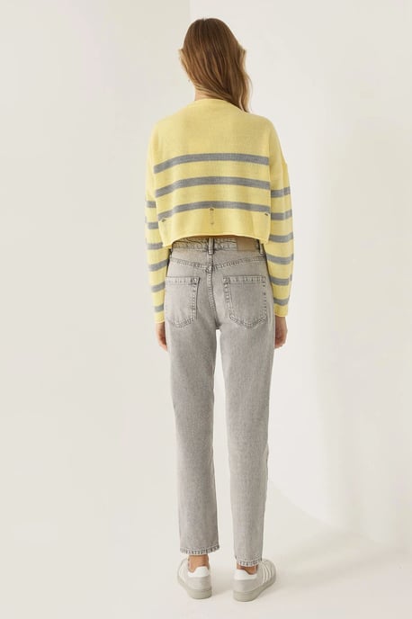 High Waist Mom Fit Jeans - Image 4