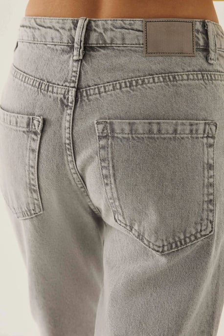 High Waist Mom Fit Jeans - Image 5