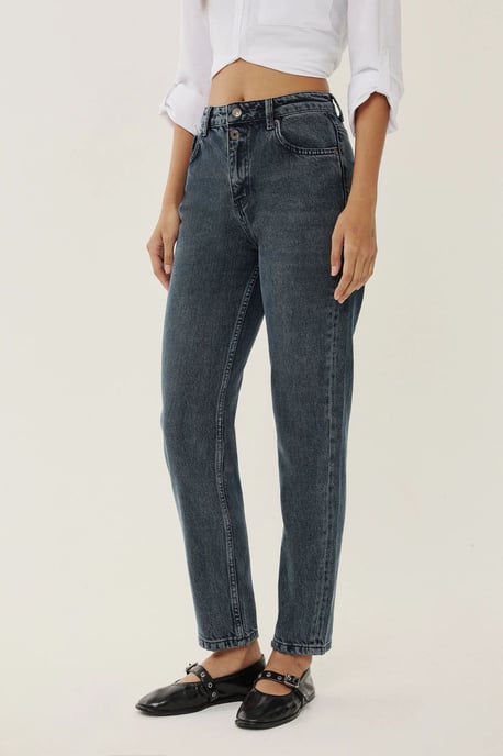 High Waist Mom Fit Jeans - Image 2
