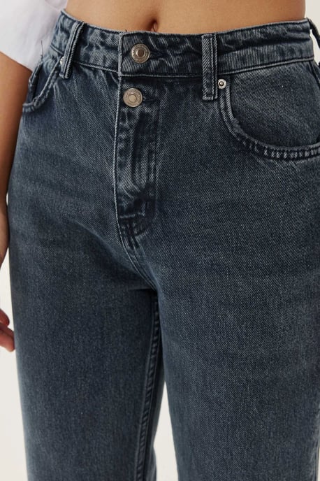 High Waist Mom Fit Jeans - Image 3
