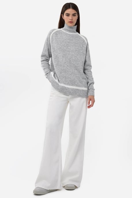 Oversized Knit Sweater with Contrast Detail - Image 4