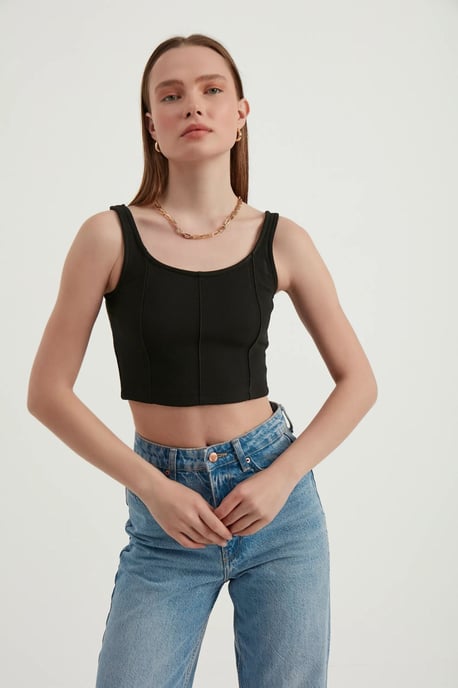 Scoop Neck Basic Ärmeless Crop Top - Image 4