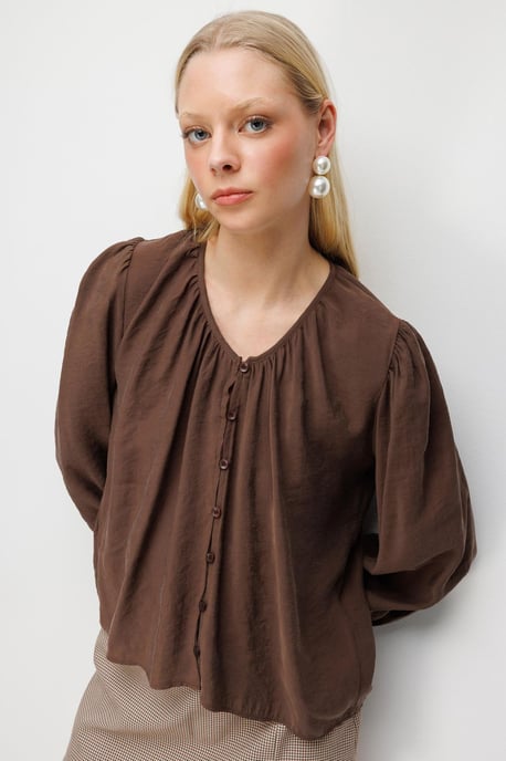 Texturerad knapp-up crew neck blus - Image 2