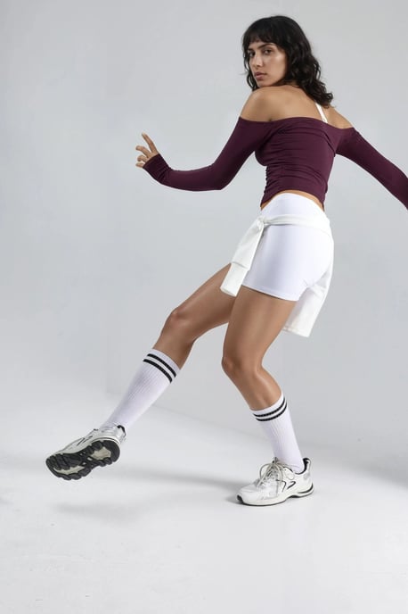 Slim Fit Knitted Blouse with U Collar and Contrast Binding - Image 6