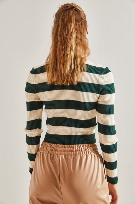 Randig kort blus med rundad halsringning - Image 3