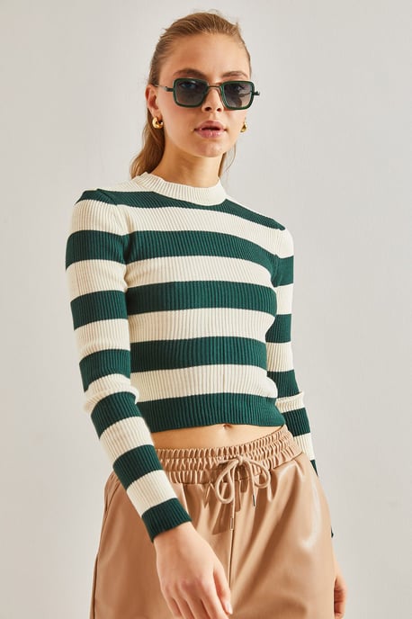 Randig kort blus med rundad halsringning - Image 5