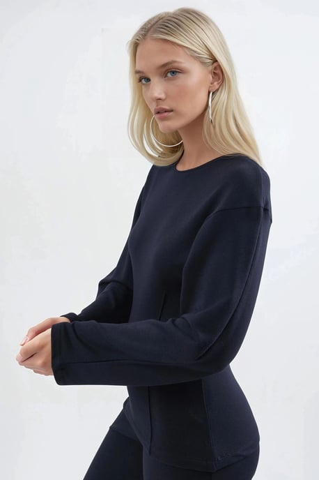 Rundhalsad långärmad figursydd blus - Image 2