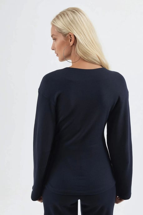 Rundhalsad långärmad figursydd blus - Image 3