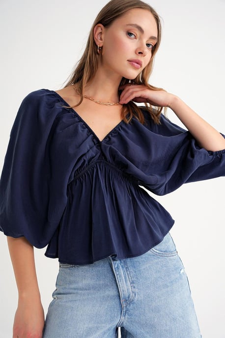 V-ringad Blus med Volangdetalj - Image 1