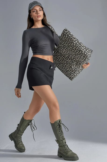 Slim Fit Cropped Blouse with Back Cut-Out - Image 5
