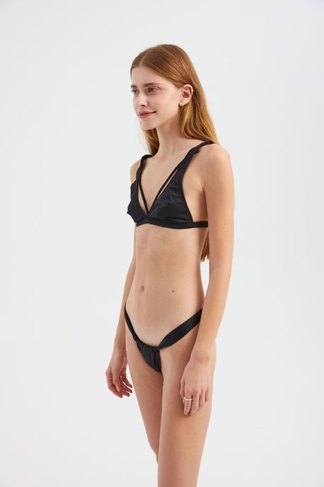 Solid Strappy Triangel-Bikini Set med Brasilianska Bottoms - Image 3
