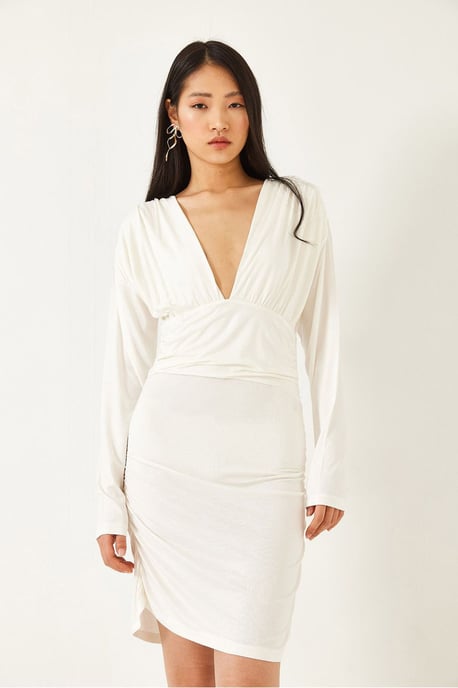 Bodycon Mini Klänning med Rynkning och V-ringning - Image 3
