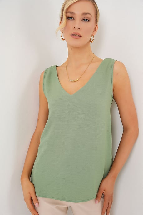 Textured V-Neck Sleeveless Blouse - Image 4