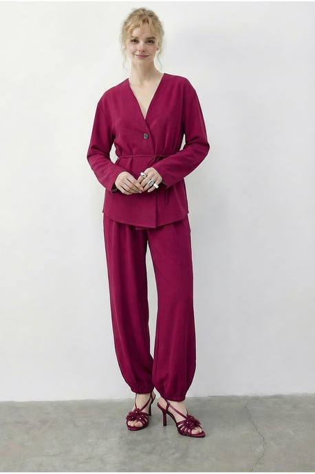 Blus med detaljerad bälte och joggerbyxor, tvådelat set - Image 5