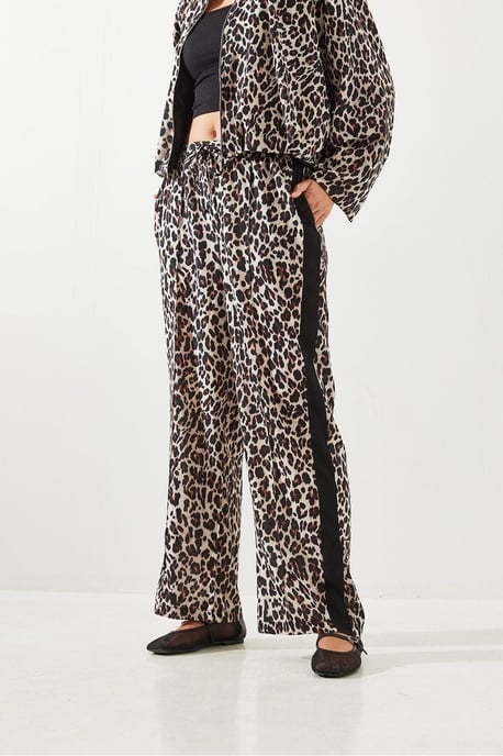 Högmidjade byxor med leopardtryck och vida ben - Image 3