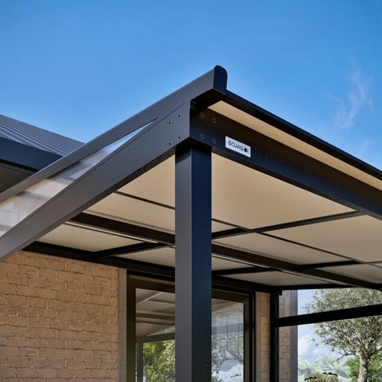 Sojag Budavar aluminium terrasoverkapping met lamellendak met gordijnen en - Image 6