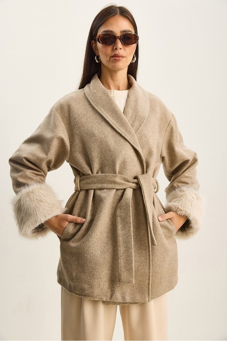 Oversized Shawl Collar Felt Jacket with Faux Fur Cuffs - Image 2