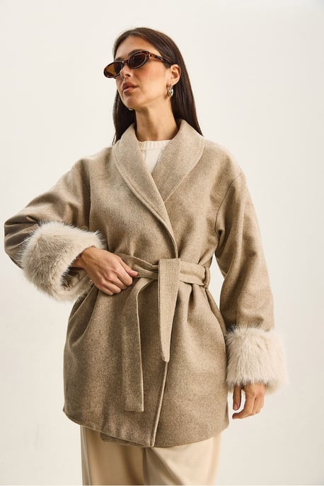 Oversized Shawl Collar Felt Jacket with Faux Fur Cuffs - Image 3