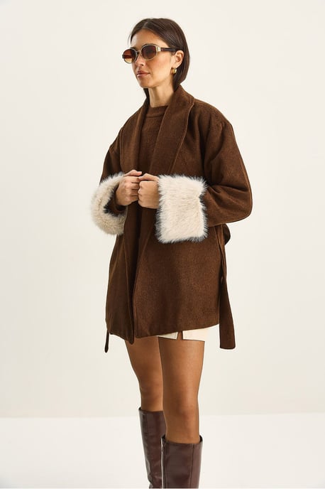 Oversized Shawl Collar Felt Jacket with Faux Fur Cuffs - Image 4