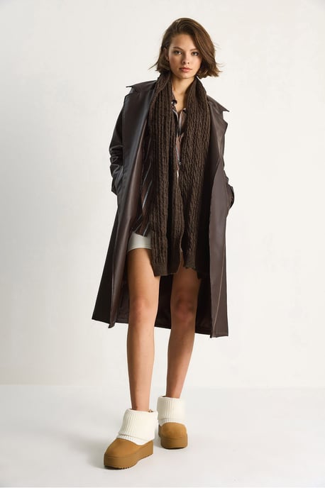 Midi-längd i konstläder trenchcoat med knytstängning - Image 2