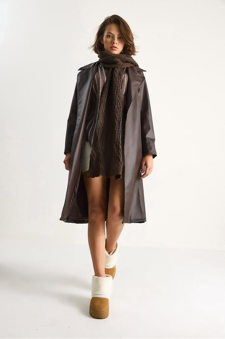 Midi-längd i konstläder trenchcoat med knytstängning - Image 3