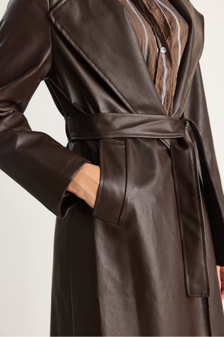Midi-längd i konstläder trenchcoat med knytstängning - Image 6