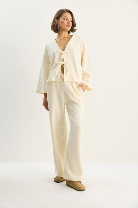 V-ringad stickad cardigan och byxset med vida ben - Image 2