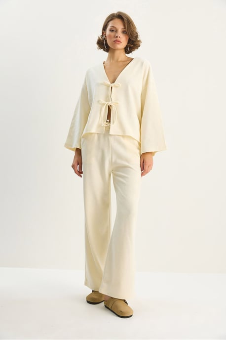 V-ringad stickad cardigan och byxset med vida ben - Image 3