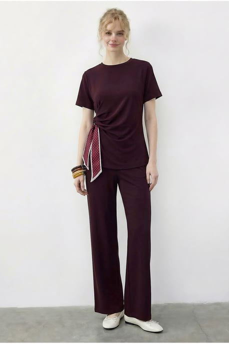 T-shirt en Broek Set van Twee Stukken met Accessoire Detail - Image 4