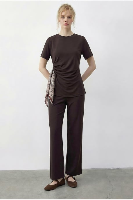 T-shirt en Broek Twee-Delige Set met Accessoire Detail - Image 1