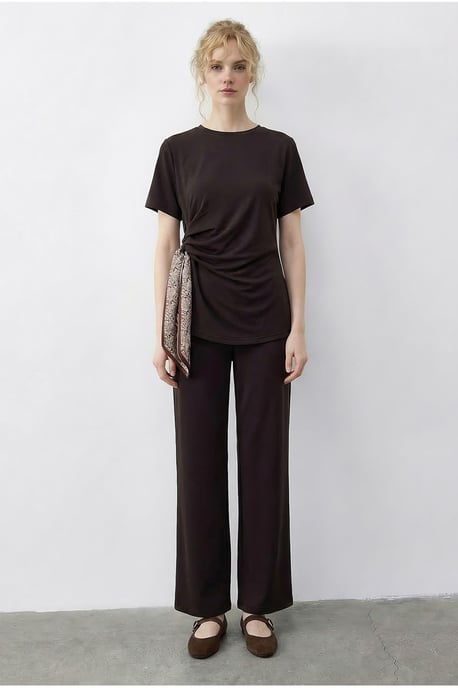 T-shirt en Broek Twee-Delige Set met Accessoire Detail - Image 2