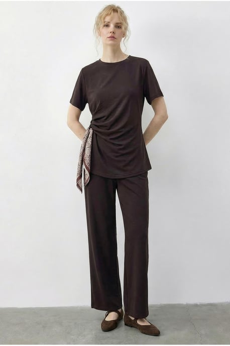 T-shirt en Broek Twee-Delige Set met Accessoire Detail - Image 3