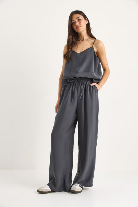 Mouwloze Camisole en Wijde Broek Coördinatieset - Image 3