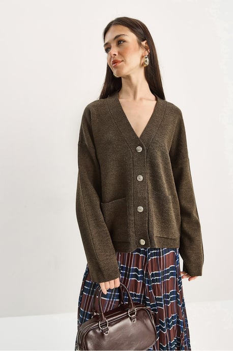 Thick Ribbed V-neck Cardigan with Button Closure - Image 2