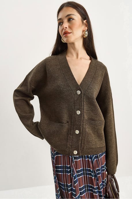 Thick Ribbed V-neck Cardigan with Button Closure - Image 3