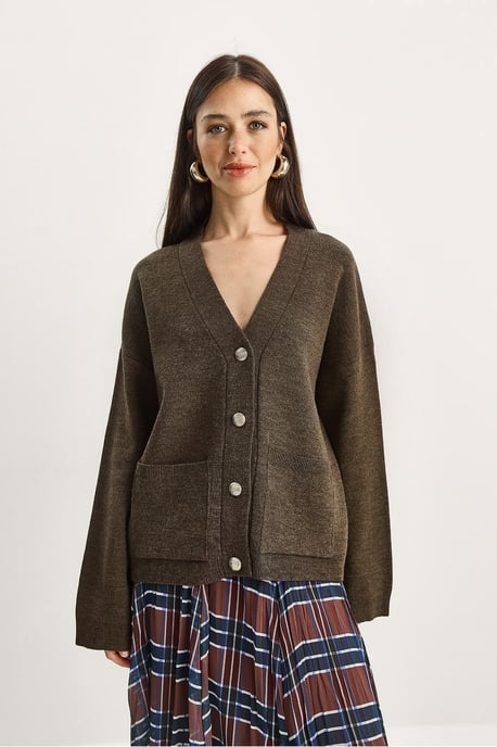 Thick Ribbed V-neck Cardigan with Button Closure - Image 4