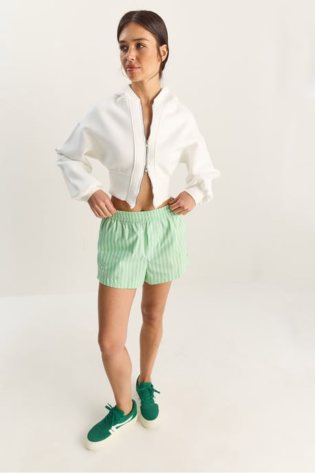 Huvtröja i slim fit med ribbat stickat tyg, kort modell - Image 3