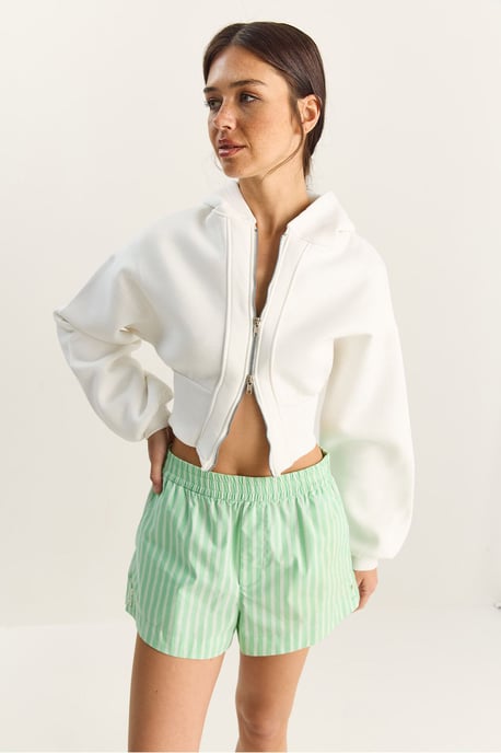 Huvtröja i slim fit med ribbat stickat tyg, kort modell - Image 4
