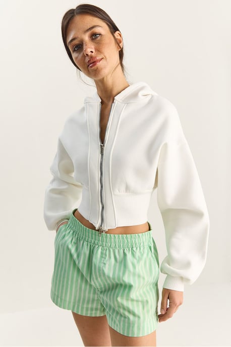 Huvtröja i slim fit med ribbat stickat tyg, kort modell - Image 6