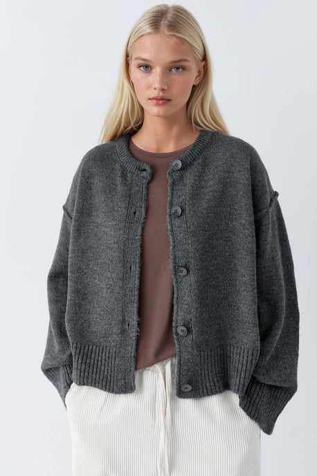 Avslappnad knäppt stickad cardigan - Image 1