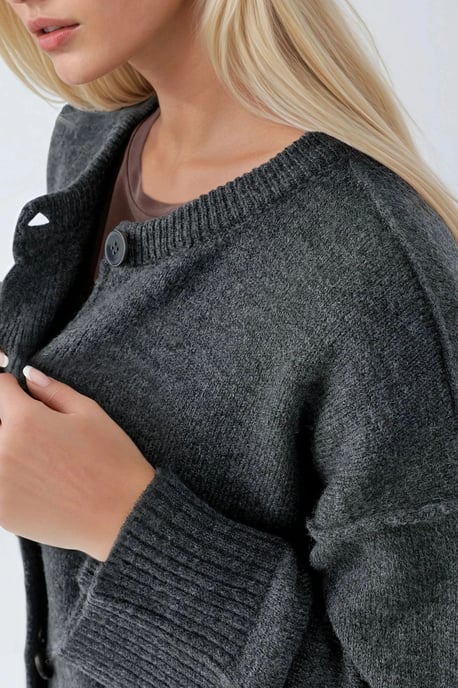 Avslappnad knäppt stickad cardigan - Image 4