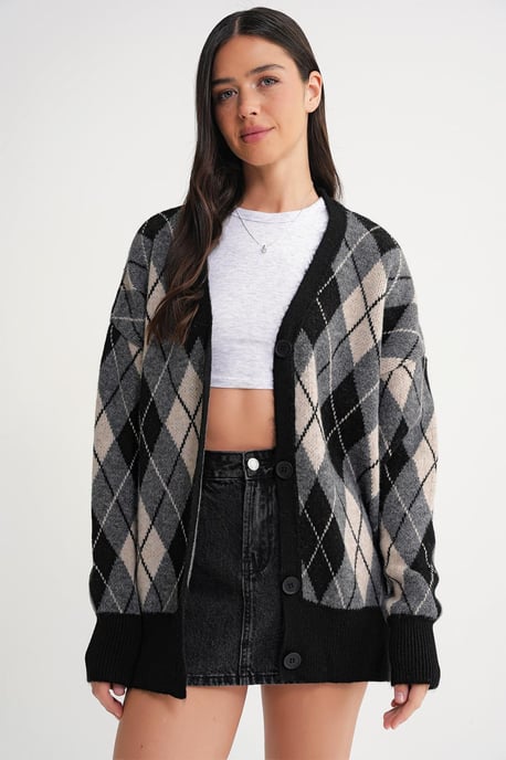 Oversize Argyle V-Neck Buttoned Cardigan - Image 3