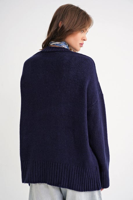 Buttoned V-Neck Ribbed Knit Cardigan - Image 4