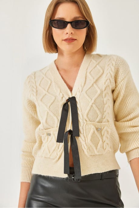Gestructureerde V-hals Korte Cardigan met Pompom - Image 1