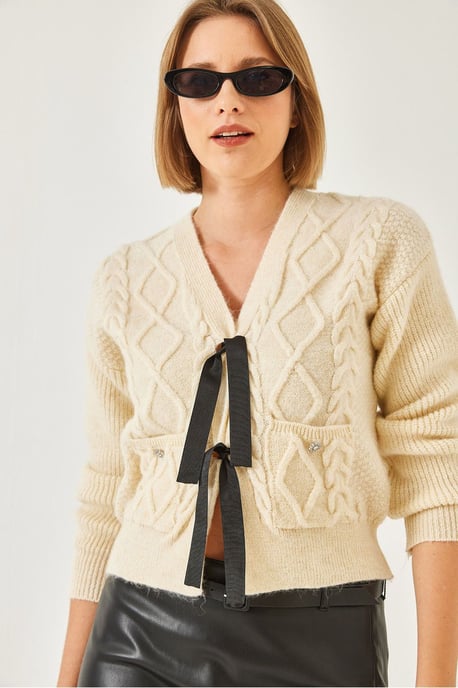 Gestructureerde V-hals Korte Cardigan met Pompom - Image 2