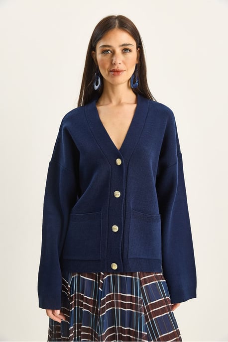 Thick Ribbed V-neck Cardigan with Button Closure - Image 4