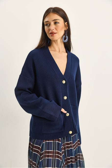 Thick Ribbed V-neck Cardigan with Button Closure - Image 5