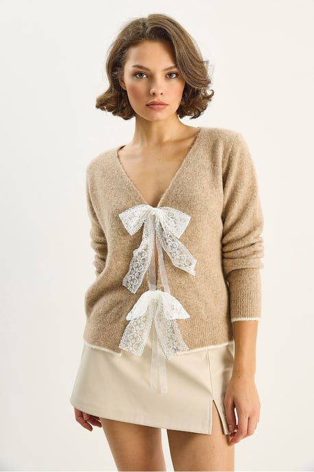 Knit V-ringad Kofta med Spetsslutning - Image 3